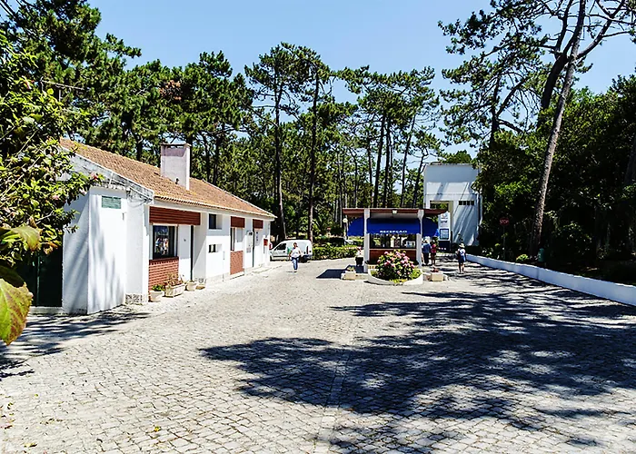 营地 Parque De Campismo Orbitur 圣佩罗德姆